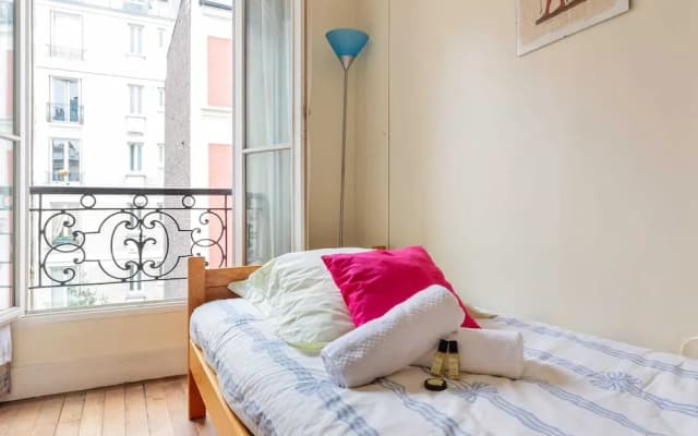 Charming Apartment in the 18th Arrondissement - photo 2