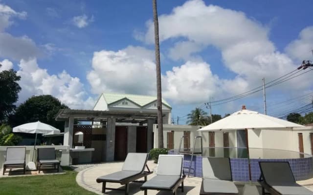 The Corner Transit Hostel - photo 2