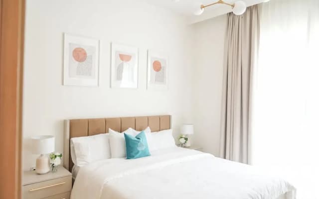 Yogi - Elegant Apartment With Balcony Amidst Vibrant Area - photo 4