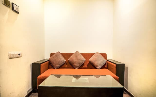 Stallen Suites Nehru Place by FabHotels - photo 5