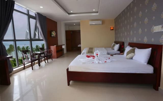 The Moon Hotel - photo 3