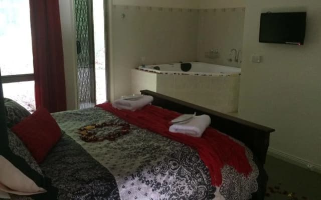 Emerald Creek Cottages - photo 4