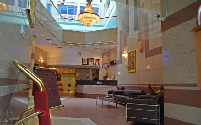 Queen's Hotel - photo 2