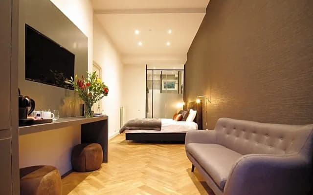 The Canal Bridge Suites - photo 4