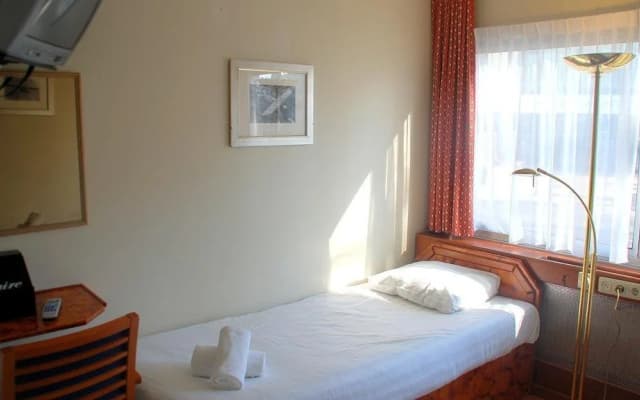 Hostel Bargain Toko - photo 5