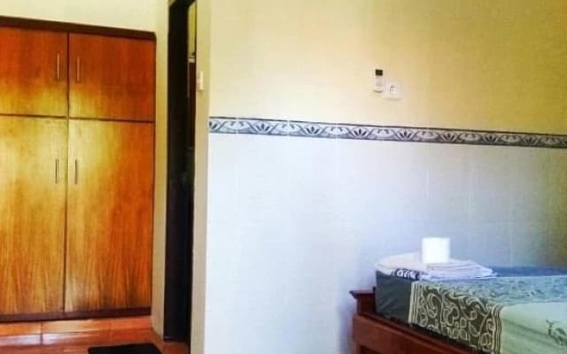 Sri Beach Inn - photo 2