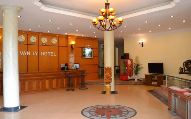 Van Ly Hotel - photo 2