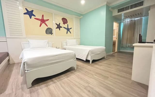 B Buri Hotel - photo 3