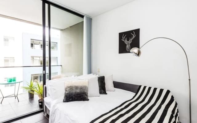 Executive Two Bed Penthouse Studio in the City - photo 2