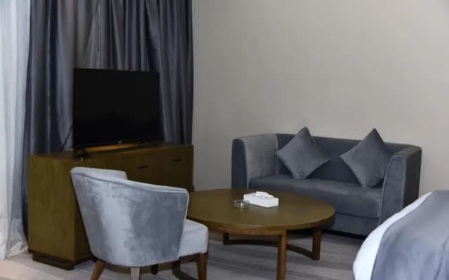 The Airport Hotel - photo 4