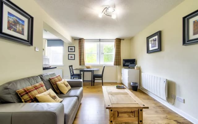Stunning Studio Apartment Castle View - photo 2