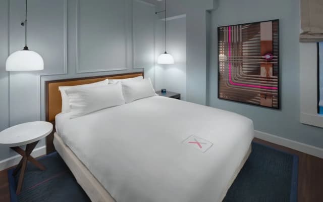 Axiom Hotel - photo 4