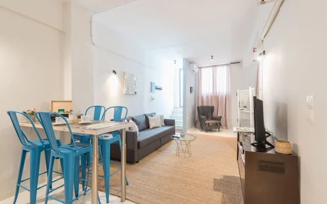 Stylish and Spacious Koukaki Apartment by Cloudkeys - photo 5