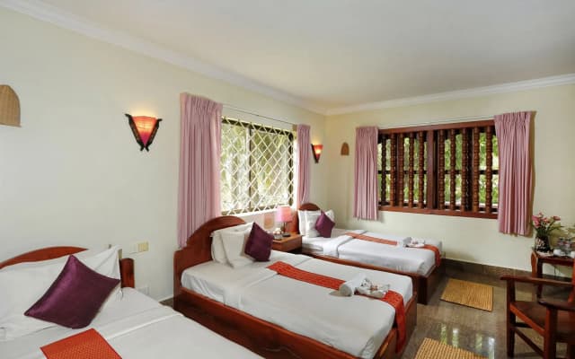 Forest King Hotel - photo 5