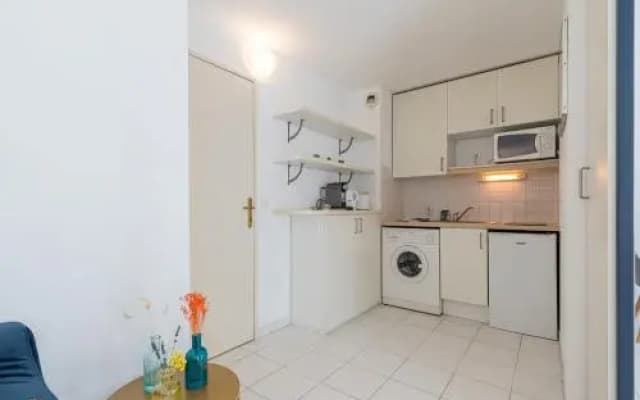 Comfortable 1 Bdr Downtown - AC & Parking - photo 2