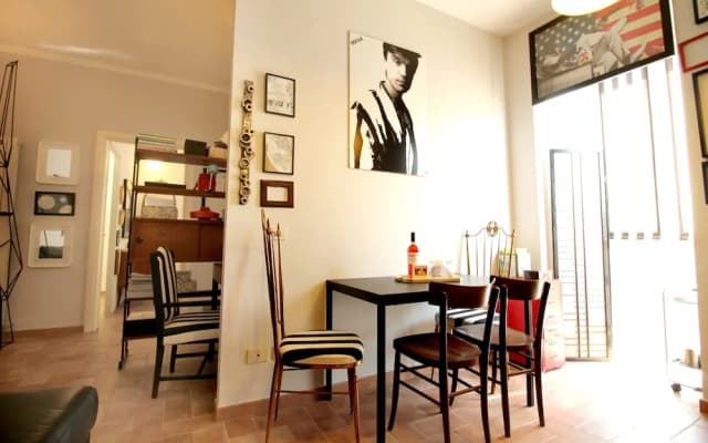 Groovy Rome Art Apartment - photo 4