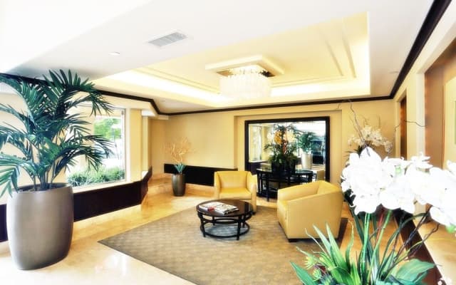 Luxury Suites - Heart of Beverly Hills - photo 2