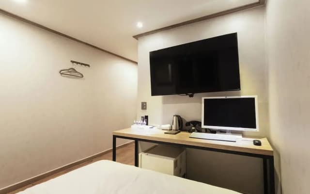 Hub Hotel - photo 5