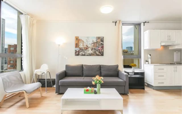 Amazing Location Cozy Stay with Parking - photo 4