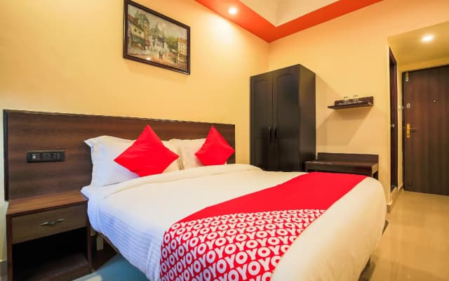 OYO Flagship 76609 Shiv Hotel Sector 33 Begampur - photo 2