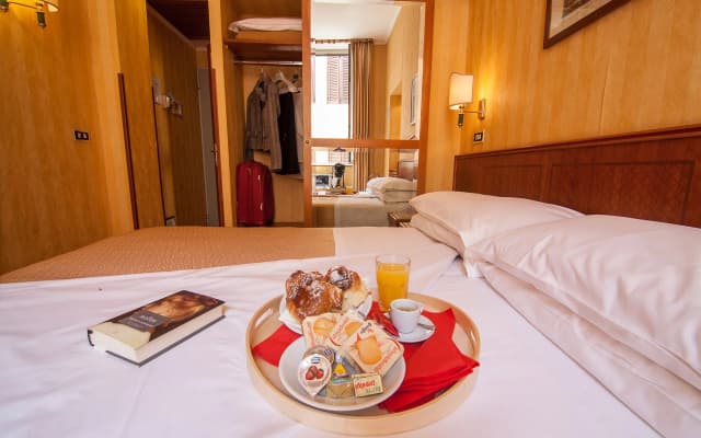 Hotel Pomezia - photo 5