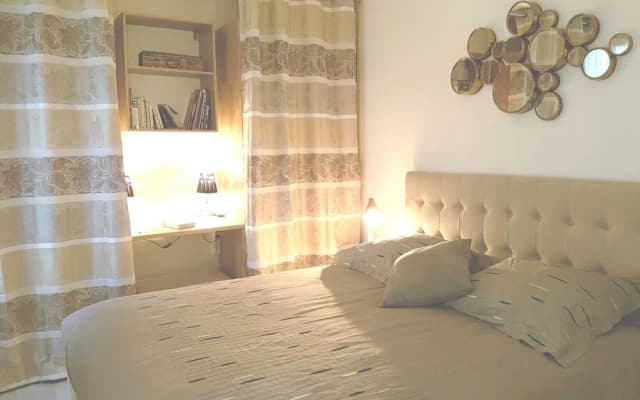 Apartment With one Bedroom in Paris, With Wifi - photo 2