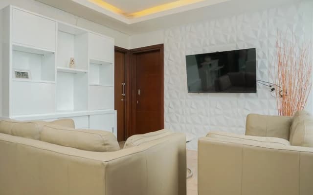 Big And Cozy 4br at L'Avenue Apartment - photo 5