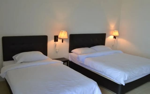 Mutiara Penthouse Hotel - photo 4