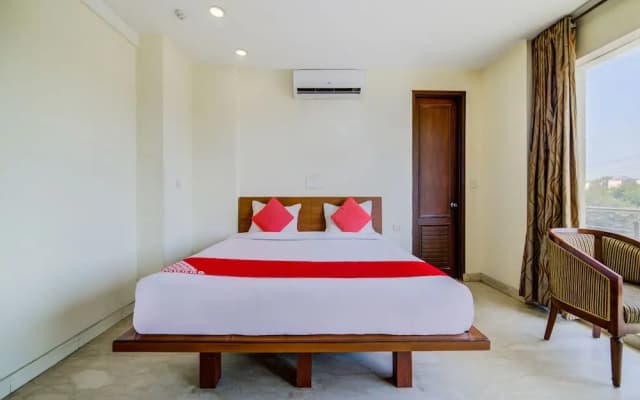 OYO 9553 Hotel Kings Plaza - photo 3