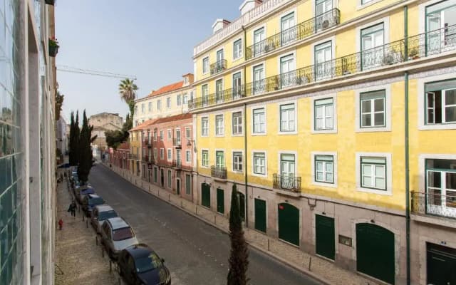 Charming 2-Bedroom Apartment in the City Centre - photo 5