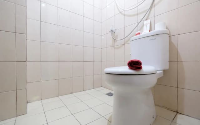 Strategic and Simple Studio Tifolia Apartment near Kelapa Gading - photo 5