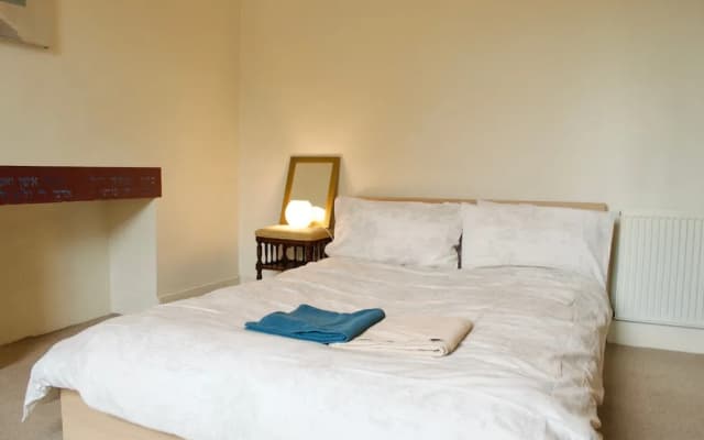Central 3 Bedroom Flat - photo 5