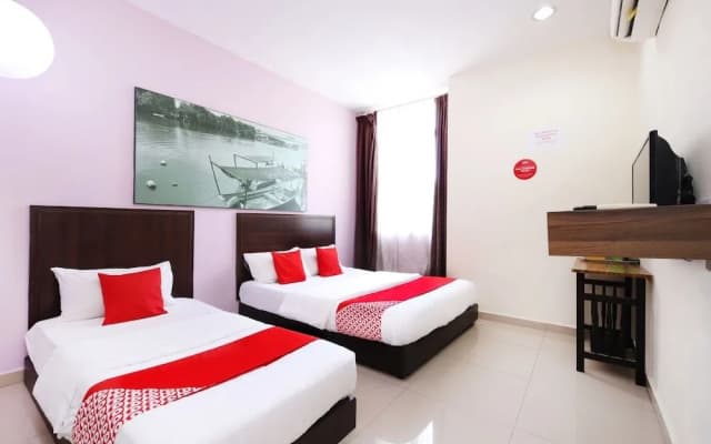 OYO 712 Hotel Corridor - photo 3