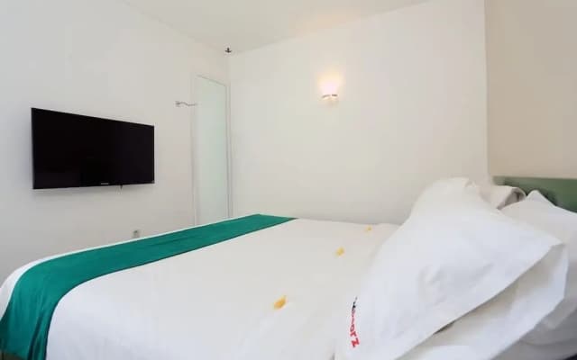 RedDoorz Near Pantai Jerman - photo 4
