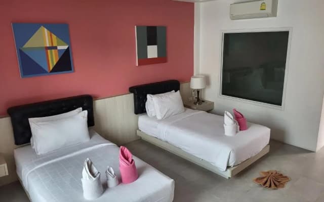 Pinky Hotel by Kanchana - photo 2