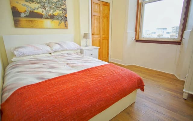 Bright & Spacious Flat 4 in Newhaven - photo 2