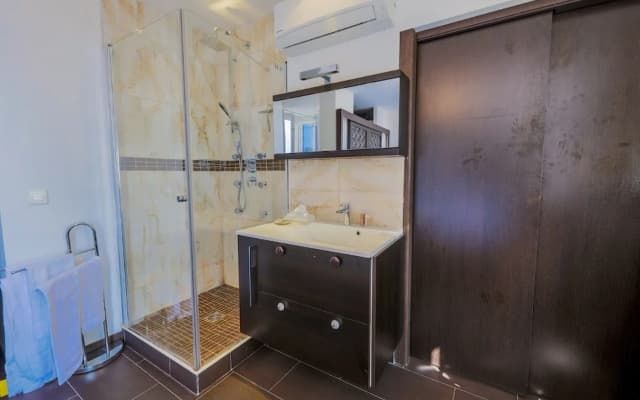 AU BEAU RIVAGE AP2049 by RIVIERA HOLIDAY HOMES - photo 2