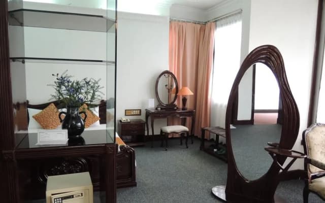 Trade Hotel Lake View - photo 5