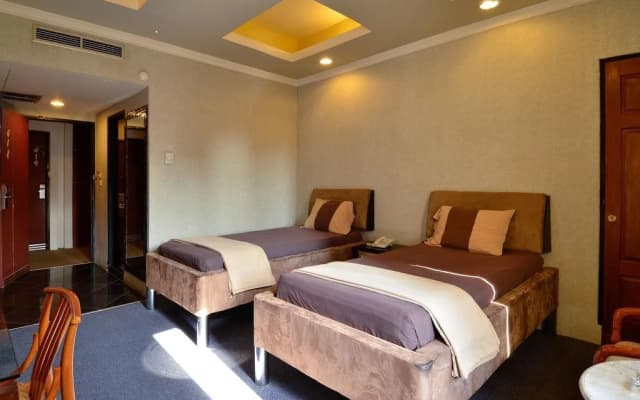 Peninsula Hotel - photo 3