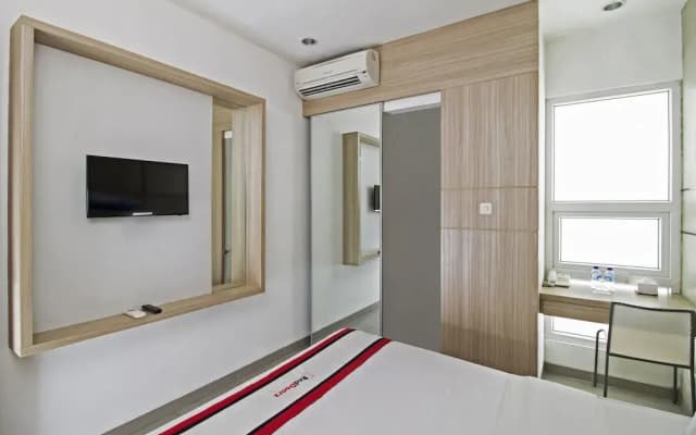 RedDoorz Plus @ Setiabudi Eight - photo 5