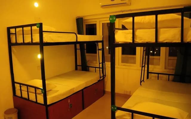 Hostel Republic at Galle Face - photo 3