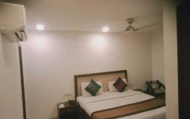 Airport Blu Pebbles Hotel - photo 5