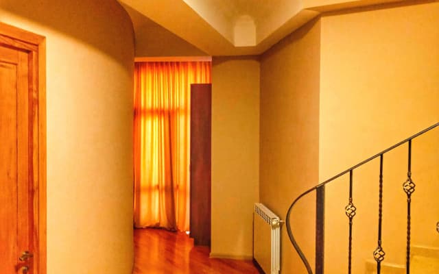 Hugo Boutique Hotel - photo 2