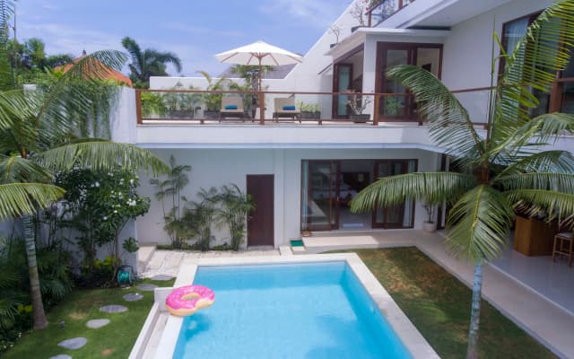 Trendy Villa with Private Pool - photo 4
