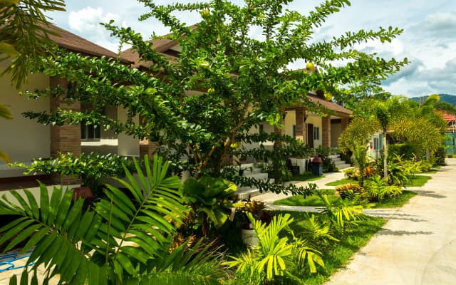 Lipa Bay Residence Resort Hotel - photo 4