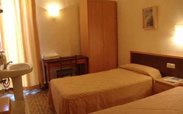 Hostal Campi - photo 3